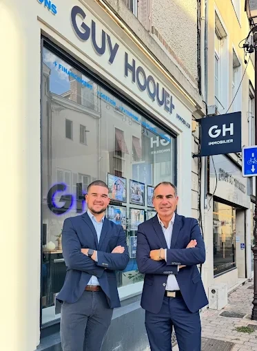 Antoine et Laurent Fonck devant l’agence