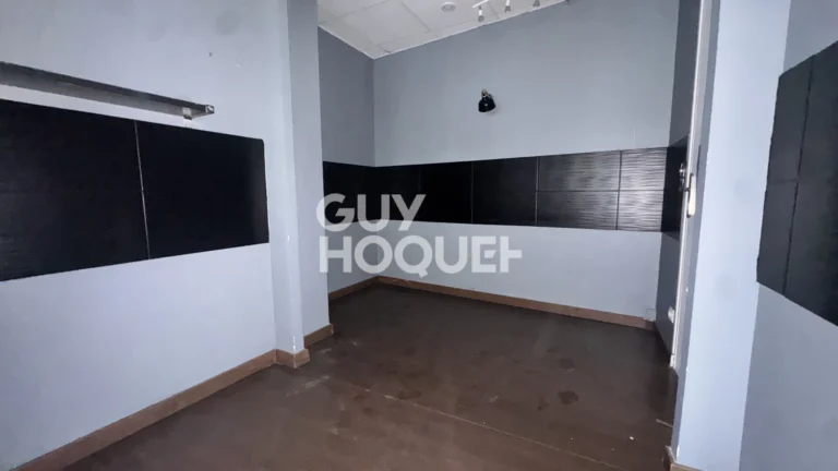 Local commercial de 91 m² à Châlons-en-Champagne, photo 3